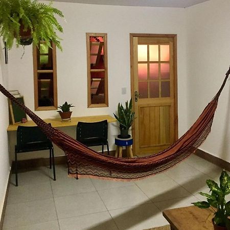 Casinha aconchegante no centro de Bonito I TV, ar-condicionado, bicicletas, rede, cozinha e Wi-fi 20mb Villa Esterno foto