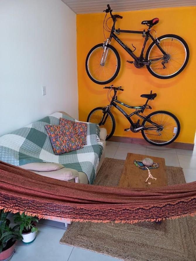Casinha aconchegante no centro de Bonito I TV, ar-condicionado, bicicletas, rede, cozinha e Wi-fi 20mb Villa Esterno foto