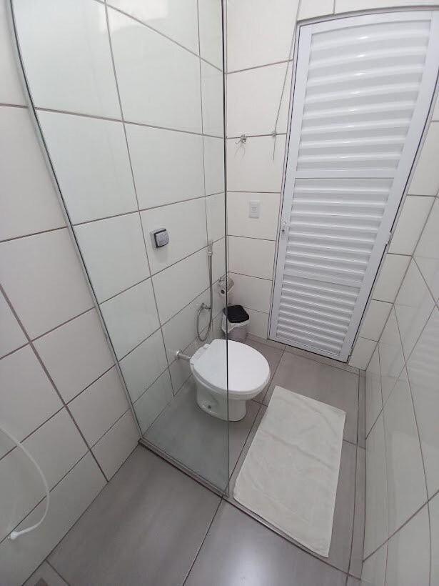 Casinha aconchegante no centro de Bonito I TV, ar-condicionado, bicicletas, rede, cozinha e Wi-fi 20mb Villa Esterno foto