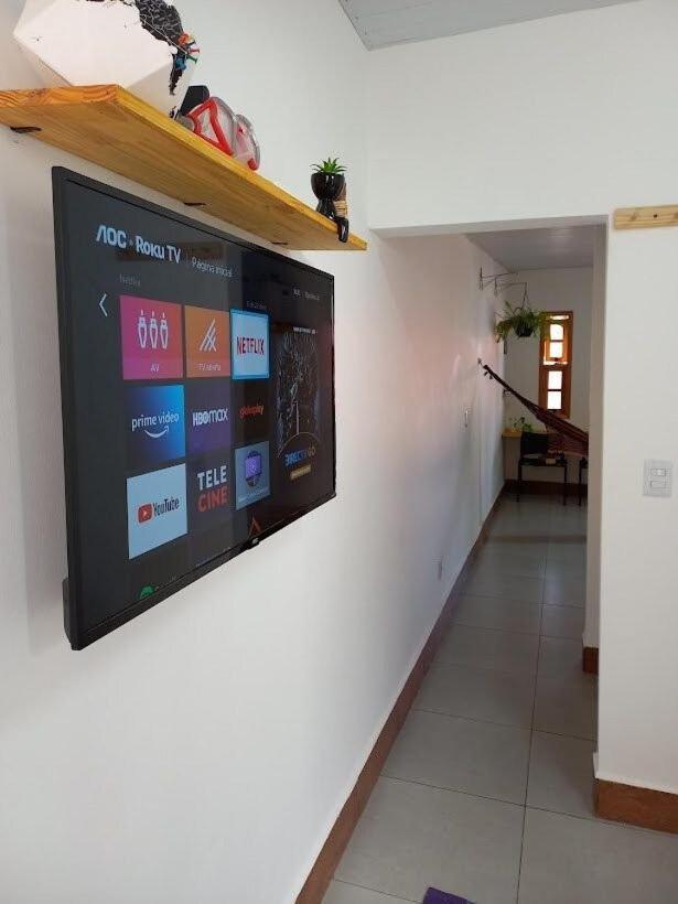 Casinha aconchegante no centro de Bonito I TV, ar-condicionado, bicicletas, rede, cozinha e Wi-fi 20mb Villa Esterno foto