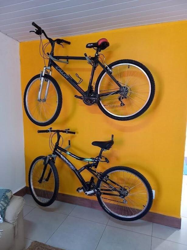 Casinha aconchegante no centro de Bonito I TV, ar-condicionado, bicicletas, rede, cozinha e Wi-fi 20mb Villa Esterno foto